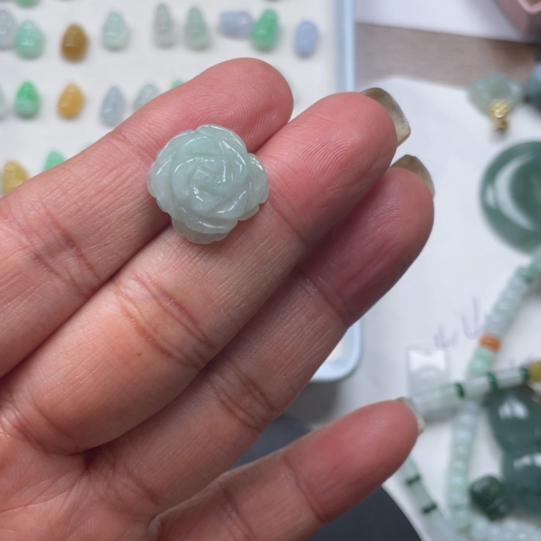 翡翠未镶嵌颈饰88888888