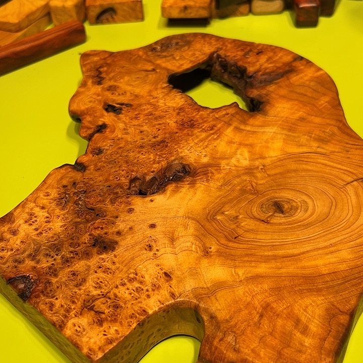 手***人紫檀木类端景台檀香