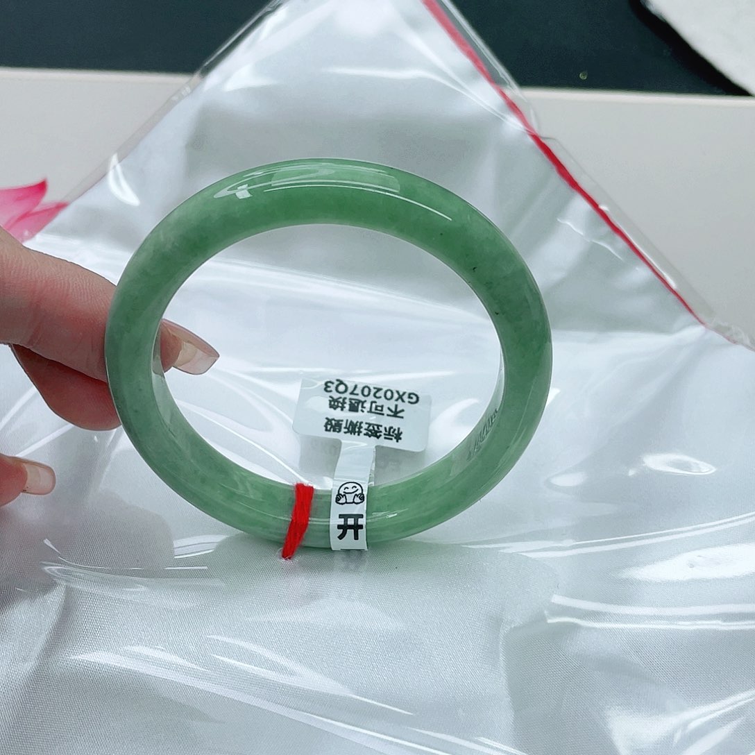 翡翠手镯未镶嵌正54