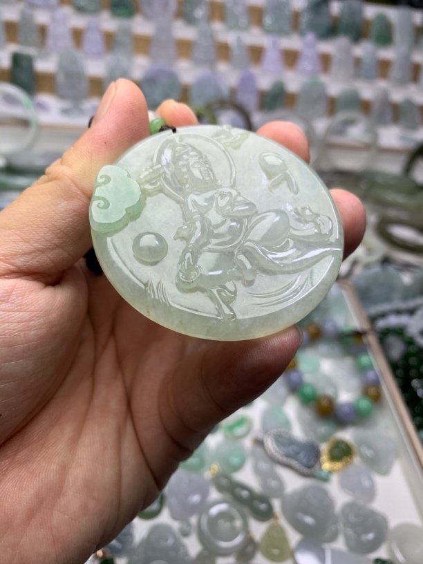 翡翠A货 冰种观音牌子 自在观音 如意观音 种老水足 飘绿 厚装