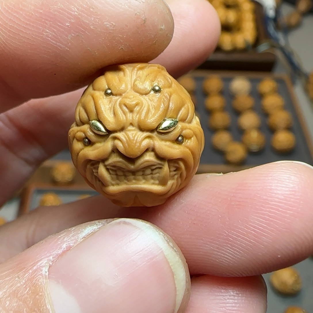 吊坠猴头核桃六目龙僧