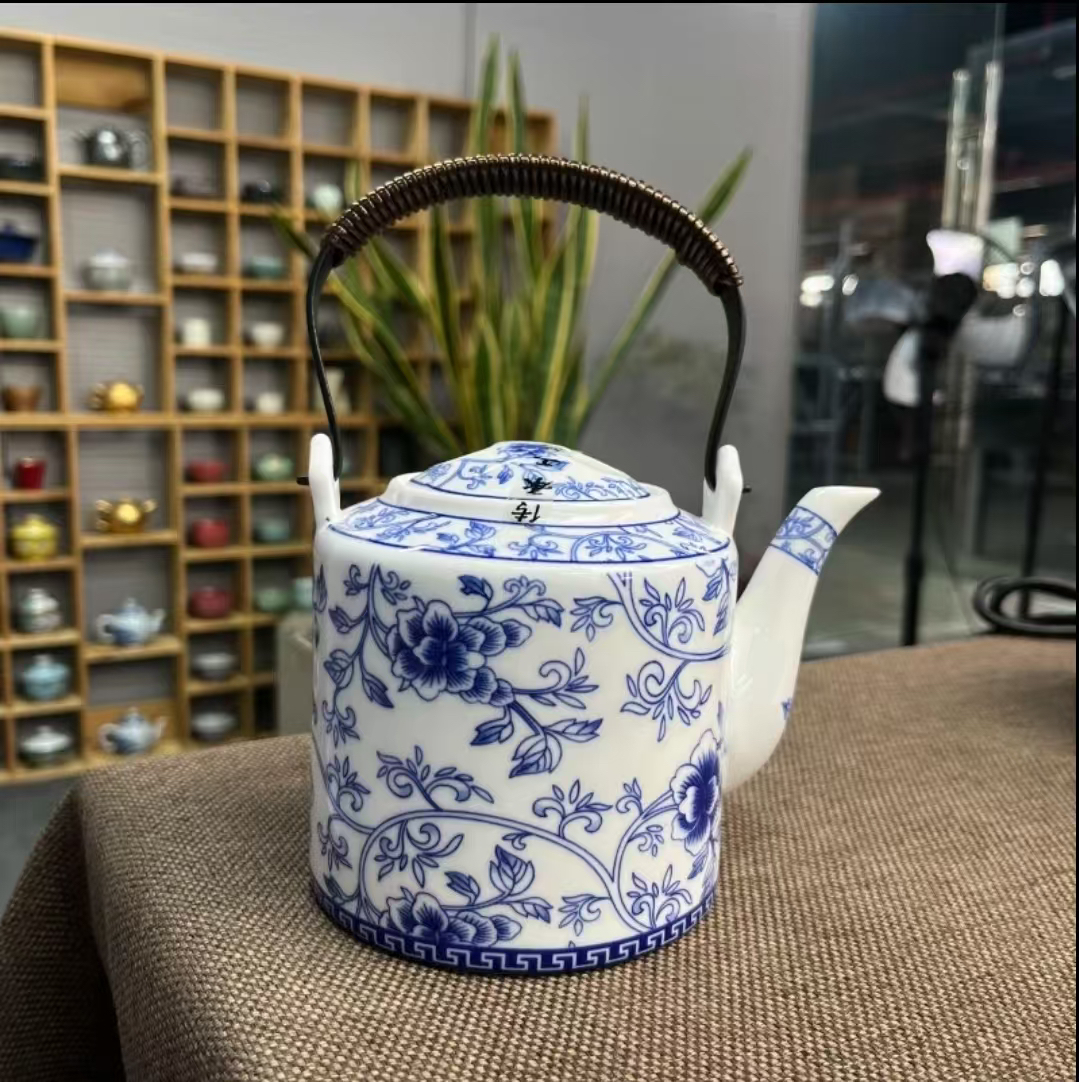 青花大提梁 壶 瓷器B12