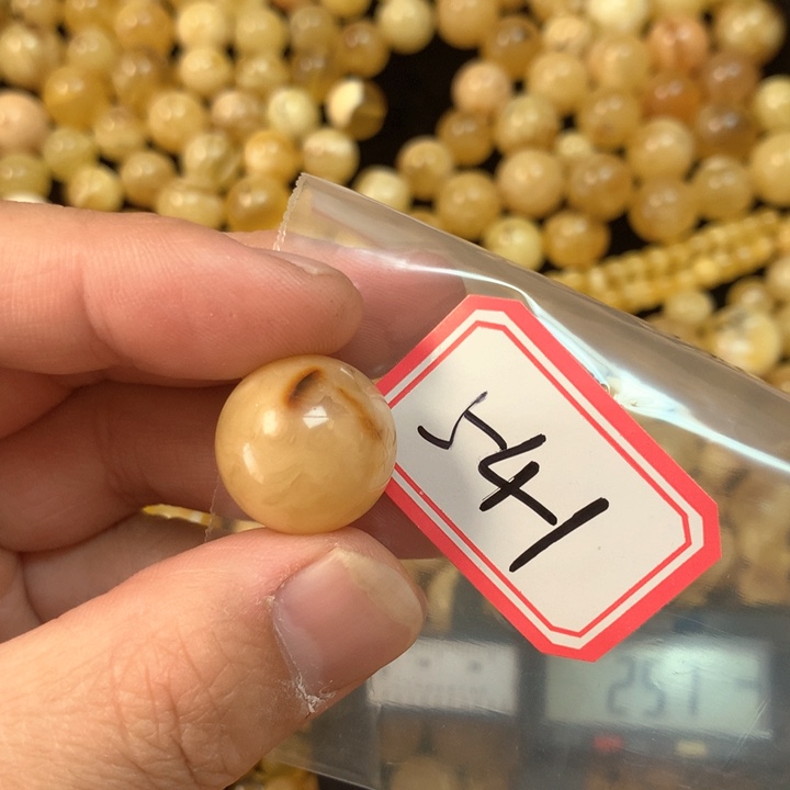 琥珀未镶嵌珠宝奇石瑕疵18.5