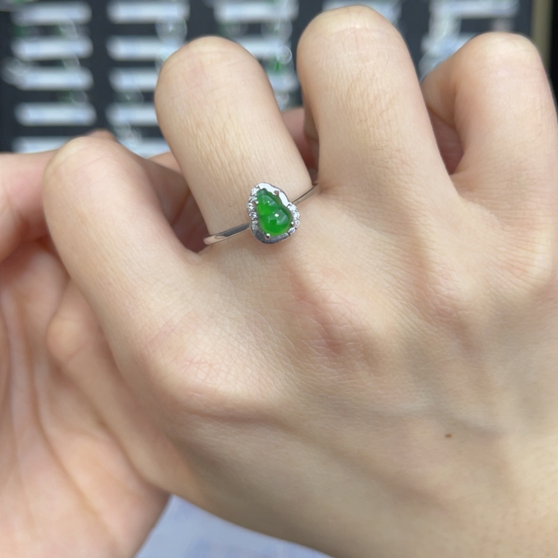翡翠戒指银S925镶嵌翡翠戒指