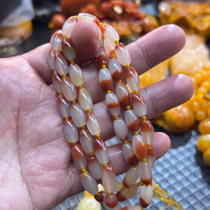 石英质玉（黄龙玉）颈饰未镶嵌