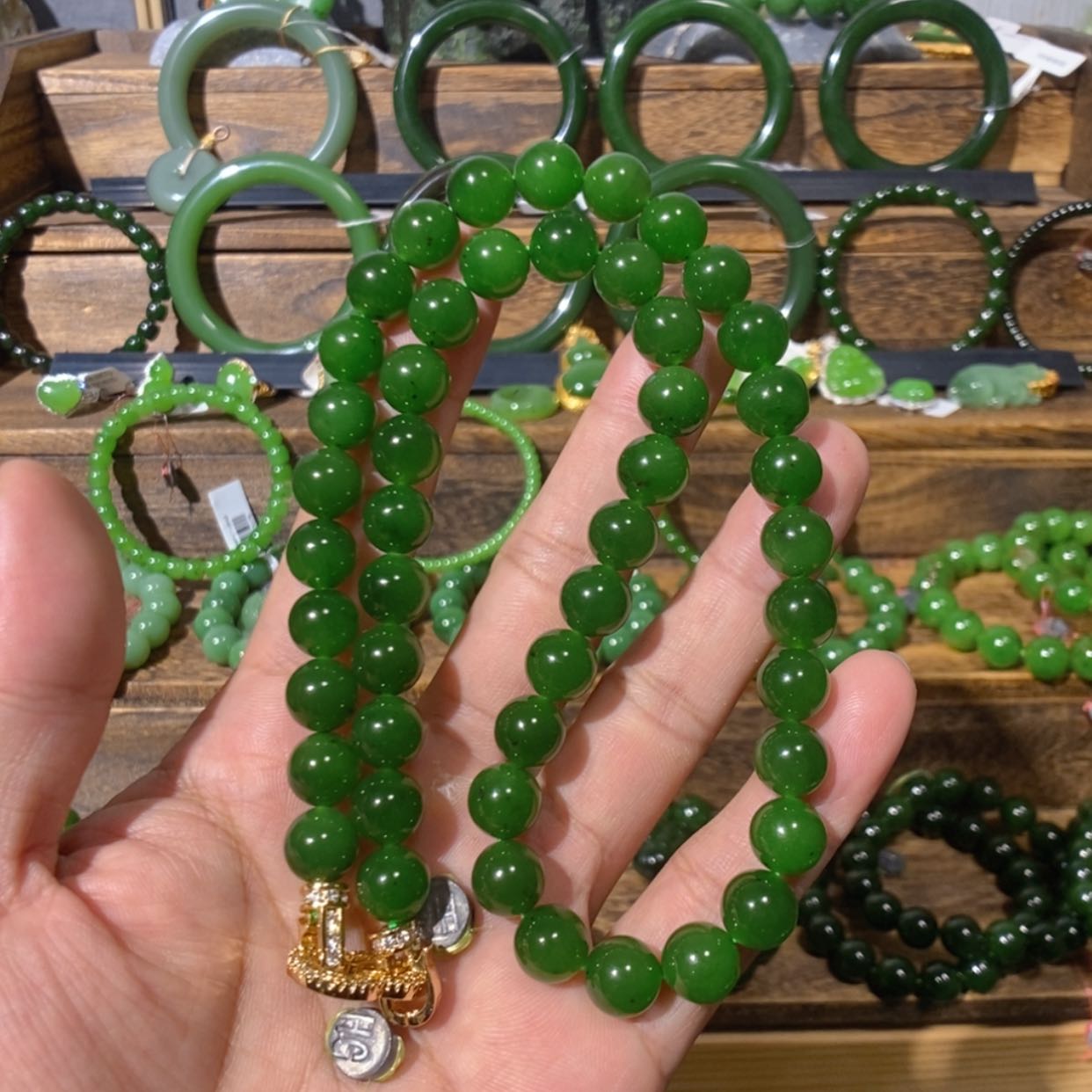 【闪购商品】吊坠(不含链)未镶嵌和田玉巴料辣绿项链 10