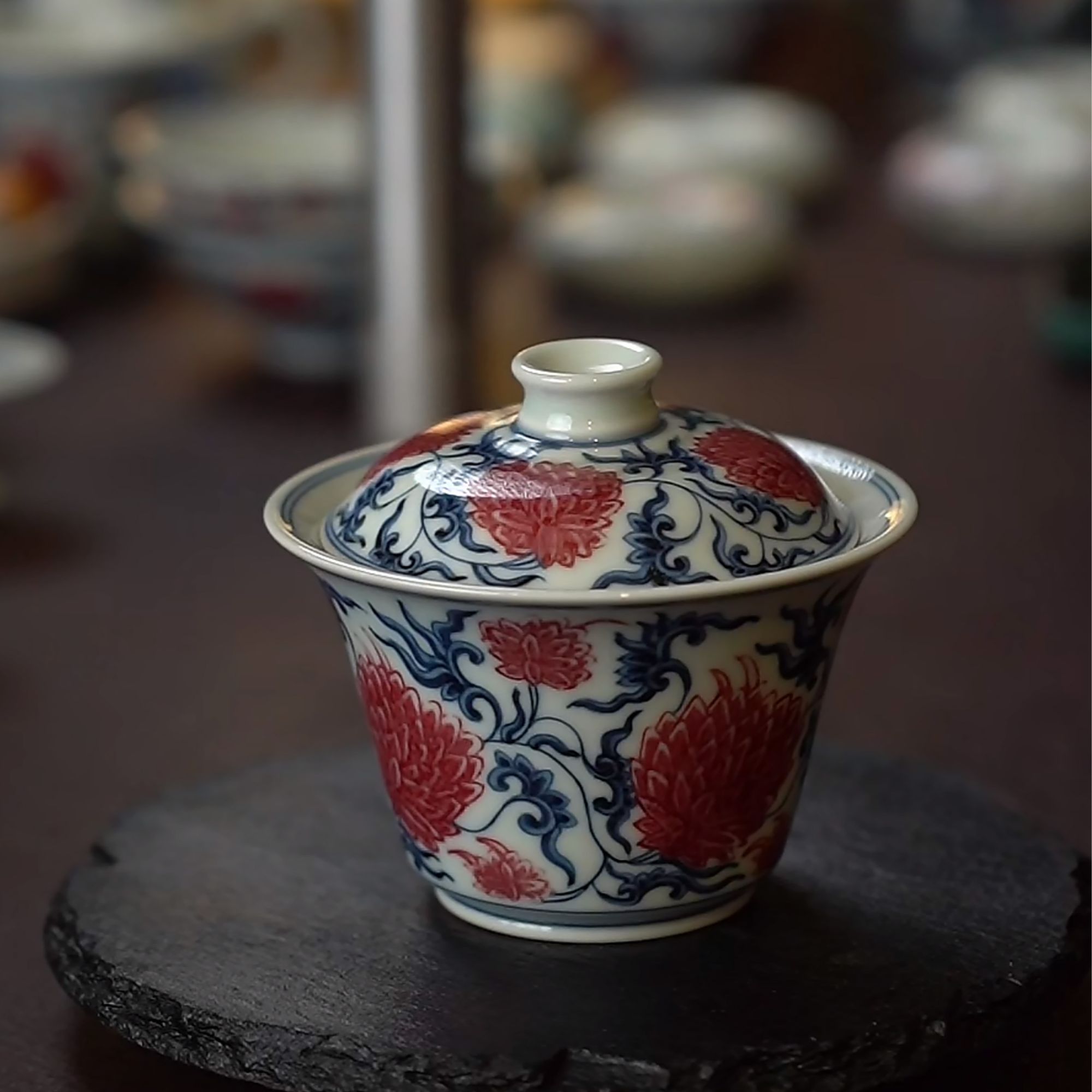 全手工手绘原矿青花釉里红霸王菊马蹄盖碗（画面发色随机）