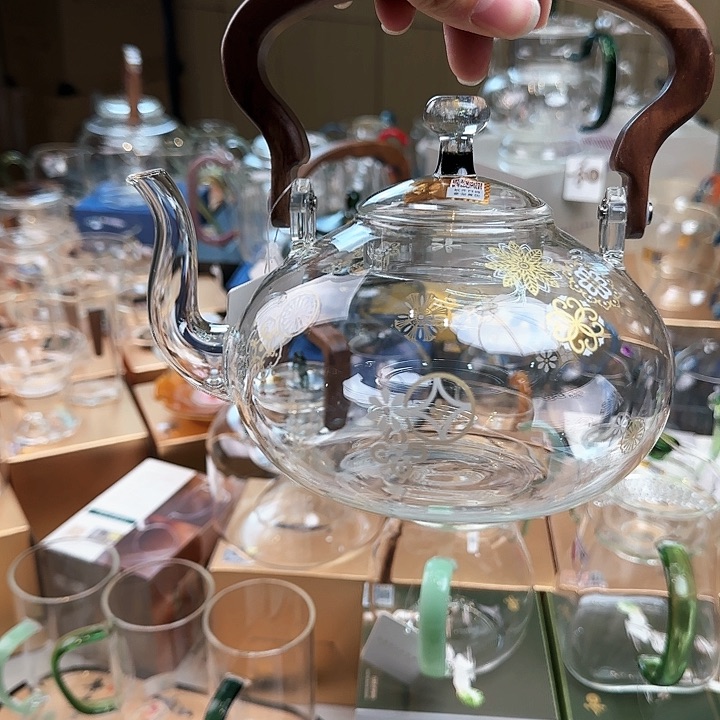 禾器朗月壶皮球花