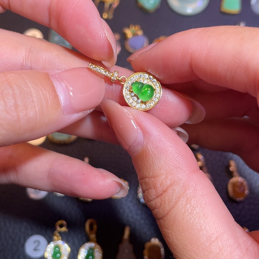 翡翠银S925镶嵌颈饰翡翠