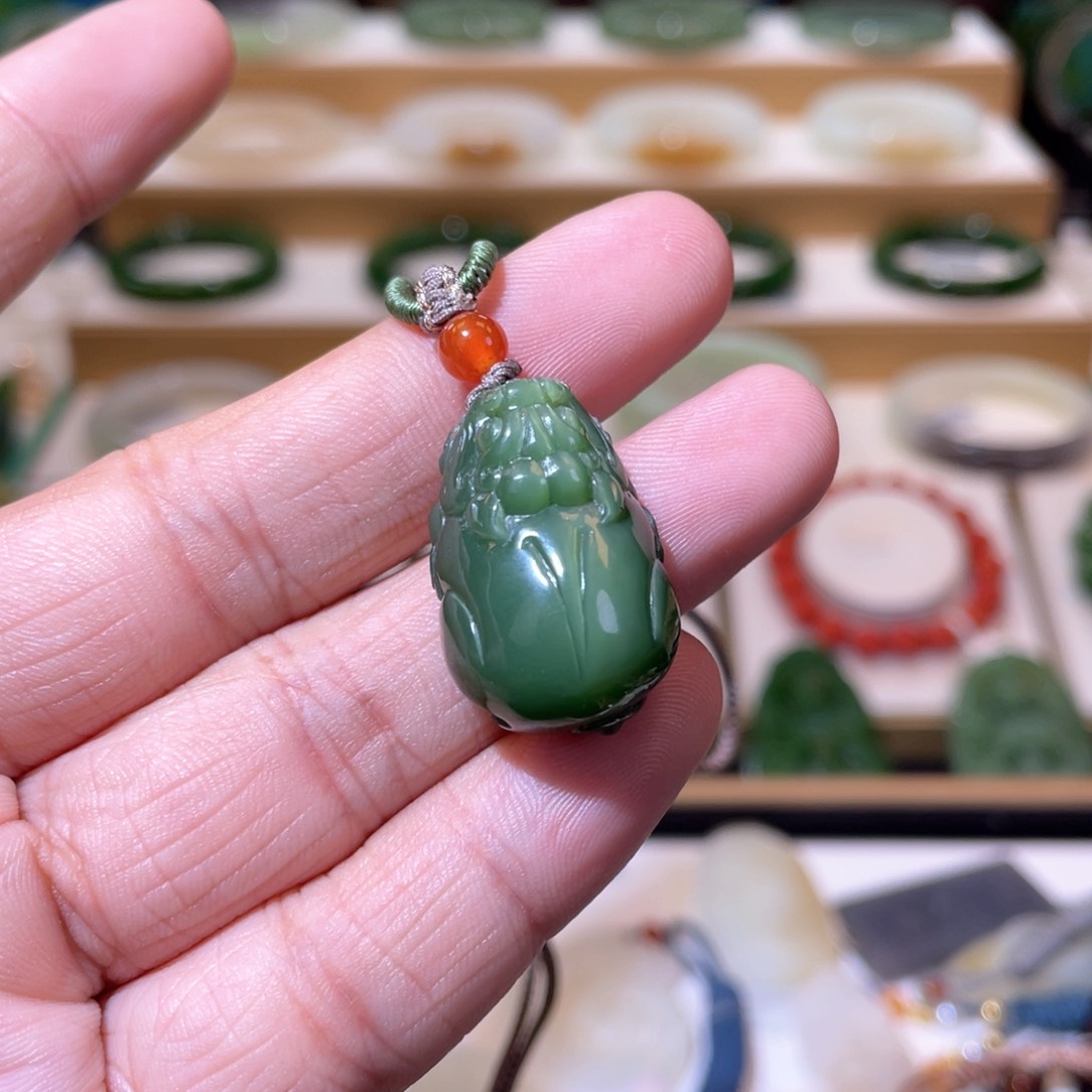 和田玉高品碧玉猫眼貔貅吊坠未镶嵌