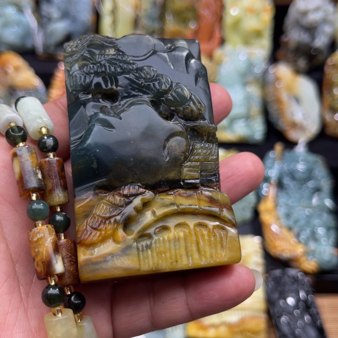 蛇纹石玉未镶嵌颈饰