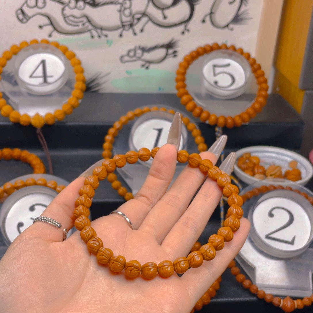 磊***子文玩核桃吊坠0.8888888888