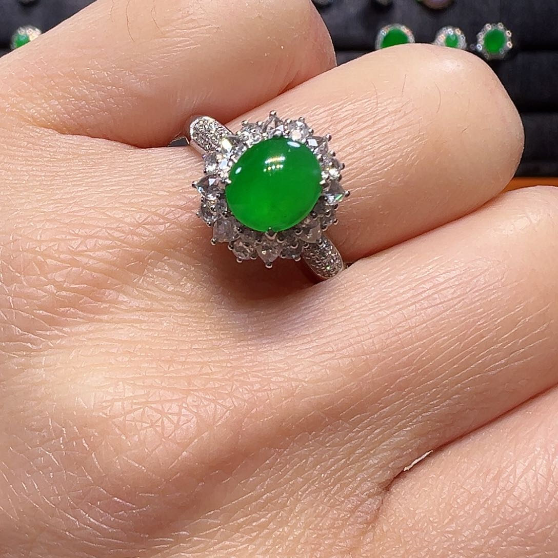 翡翠戒指18K金镶嵌戒指