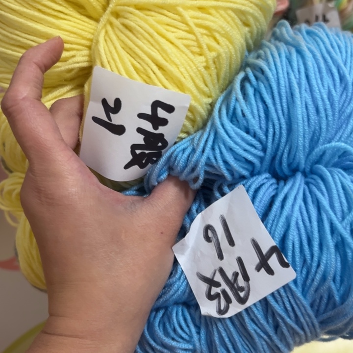 三醋酯纤维4股浅蓝2把 奶黄一把