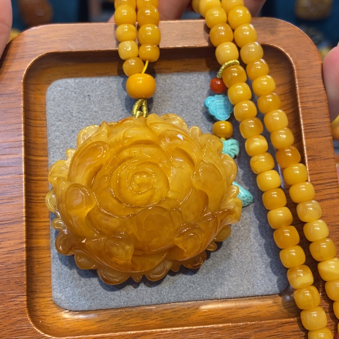 琥珀未镶嵌颈饰蜜蜡