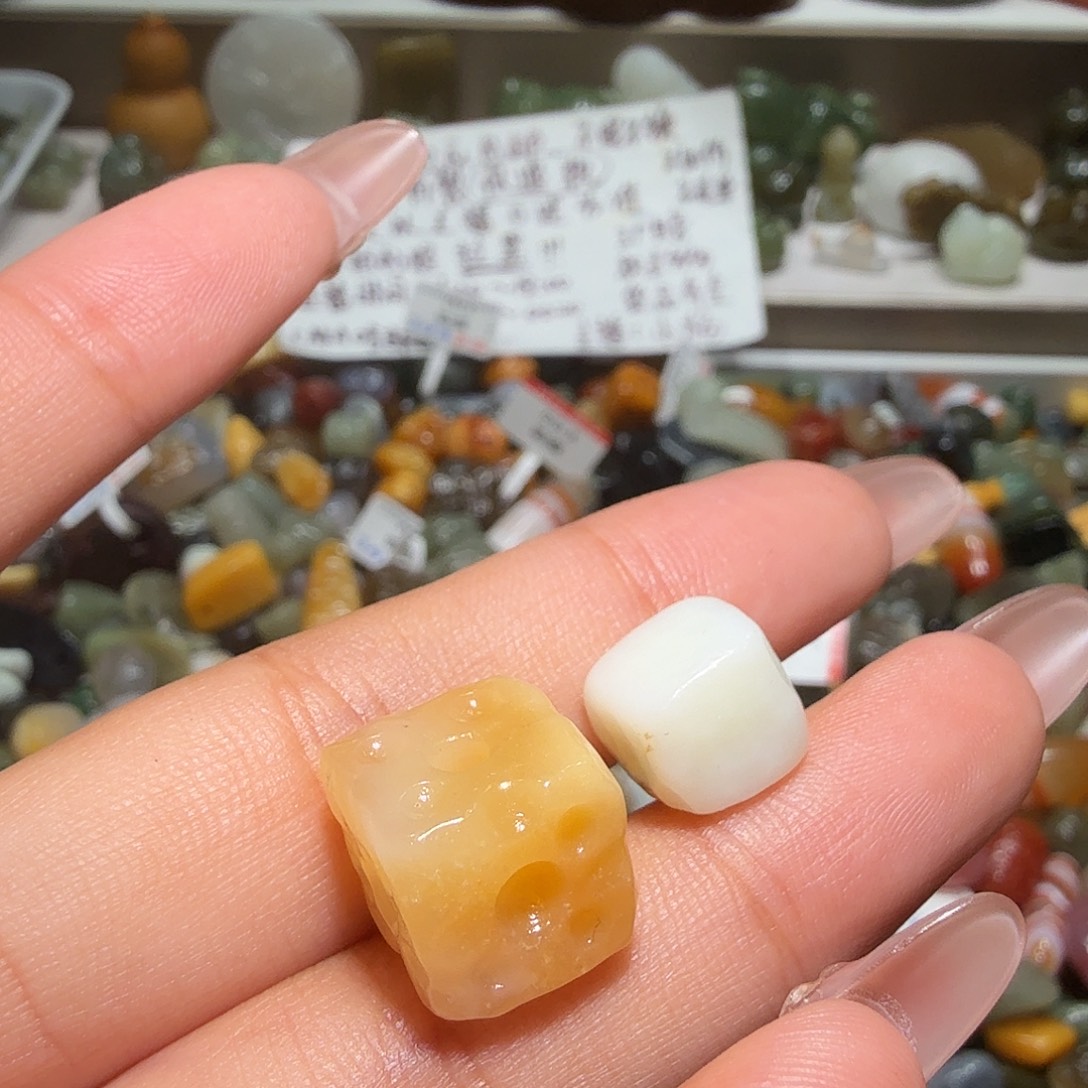 人****和田玉未镶嵌珠宝奇石