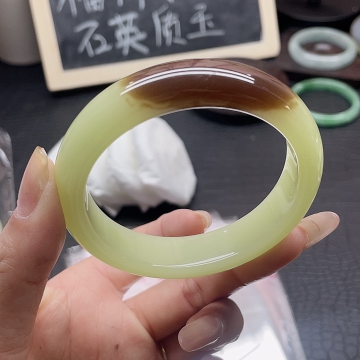 石英岩玉未镶嵌手镯102