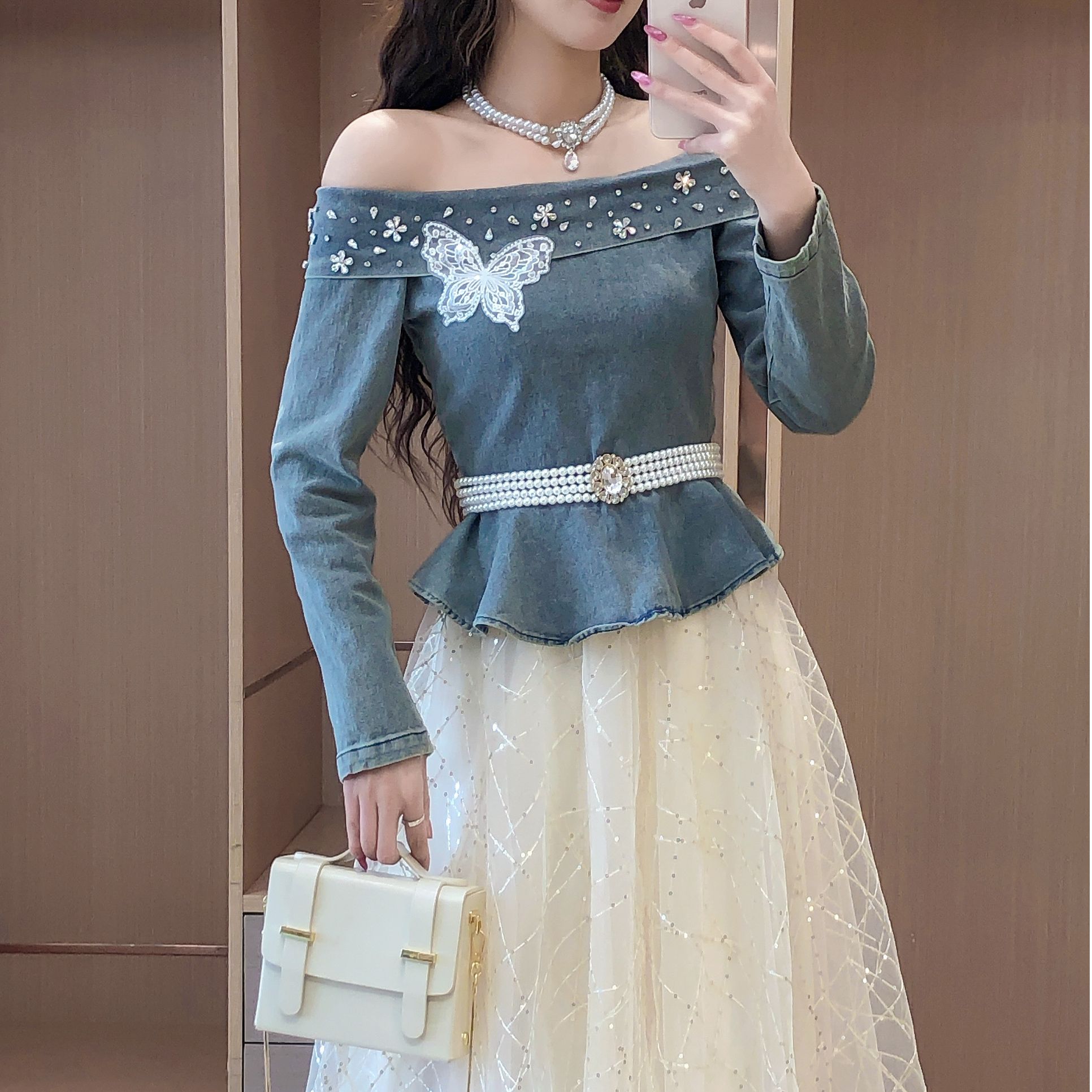 艾日秀减龄水钻一字肩刺绣蝴蝶牛仔上衣网纱半身裙两件套 E8795