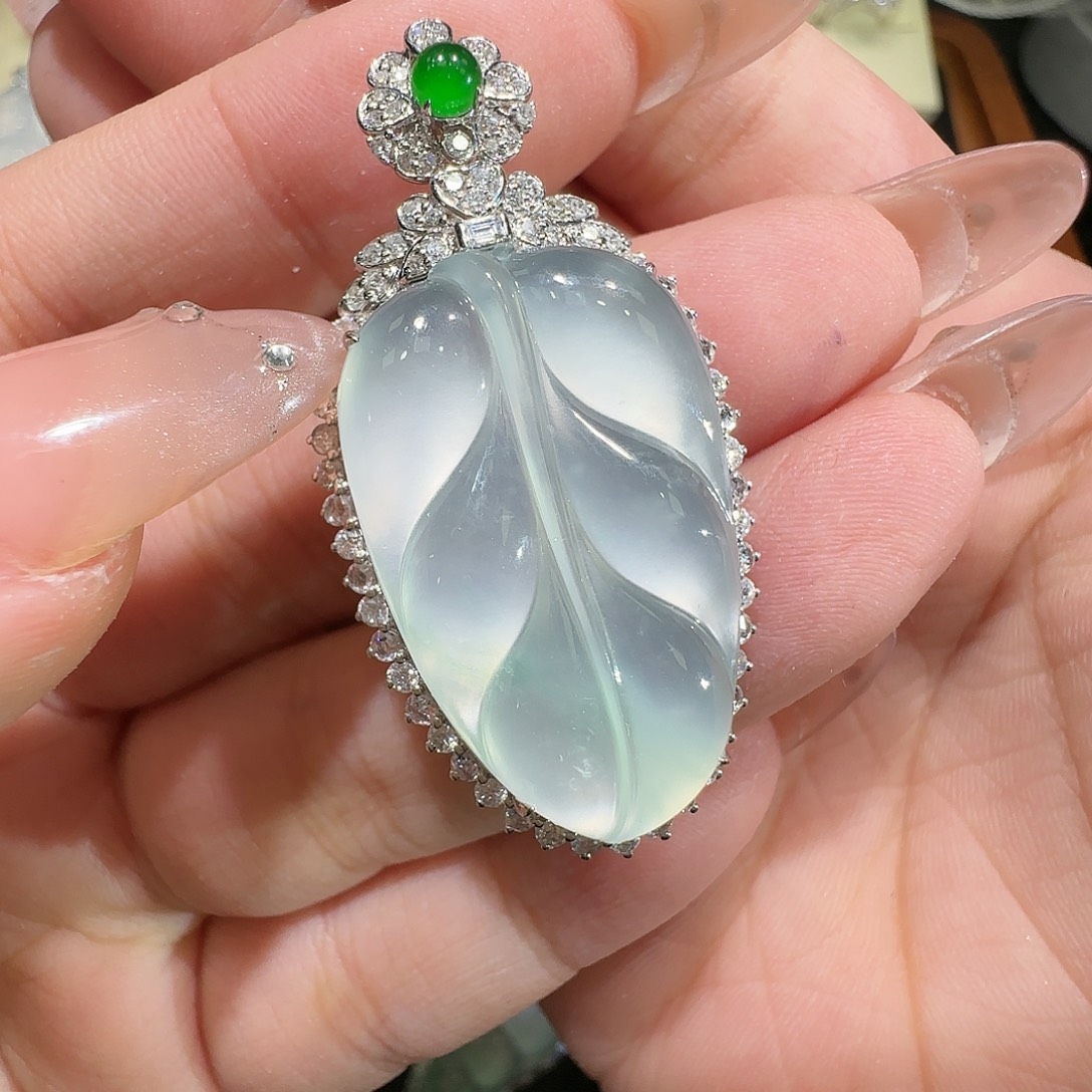 【闪购商品】颈饰18K金镶嵌翡翠