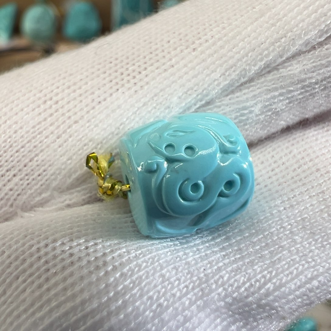 绿松石配饰未镶嵌