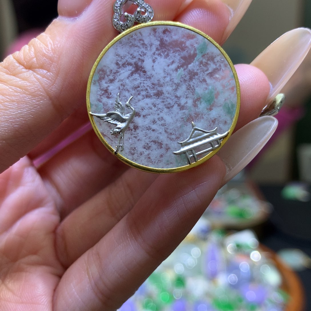 颈饰18K金镶嵌翡翠