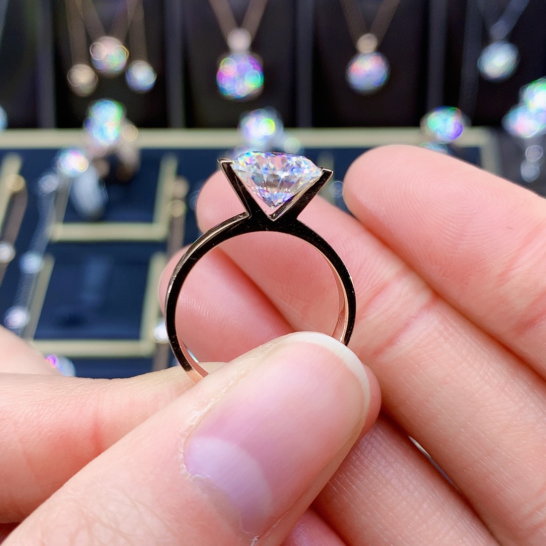 合成碳硅石（莫桑石）戒指/指环18K金镶嵌妤****咪