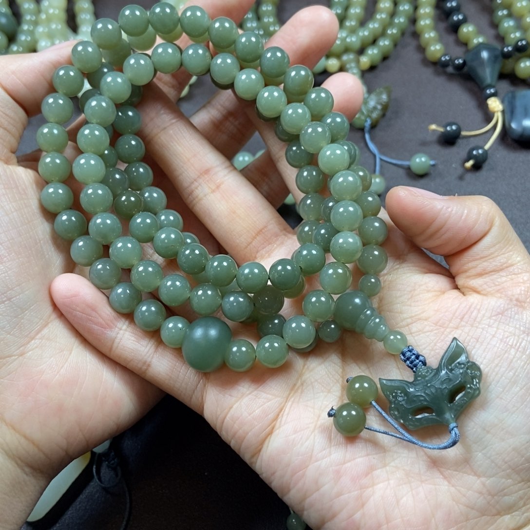 和田玉未镶嵌把件