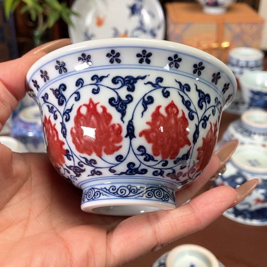 阳春白雪青花釉里红缠枝莲压手杯（大）