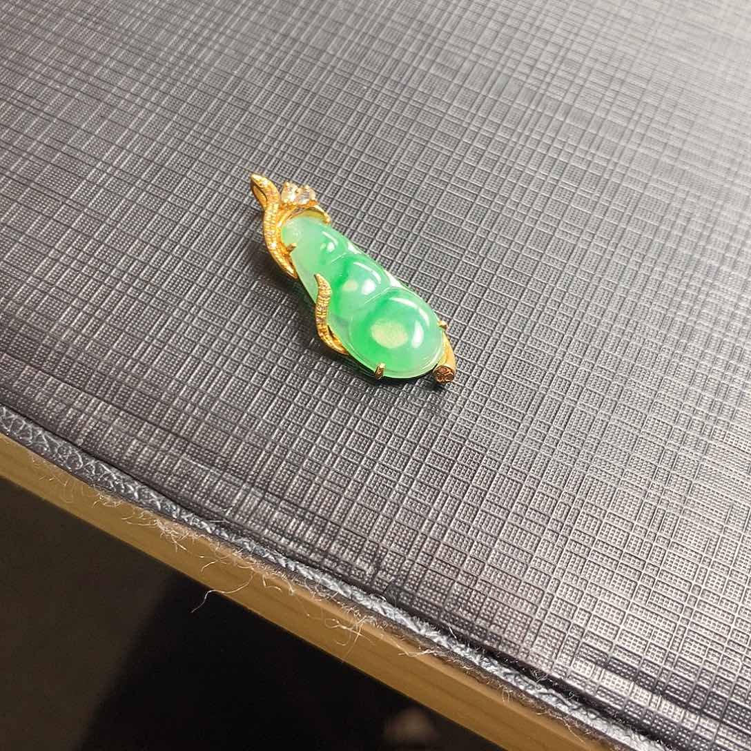 翡翠颈饰18K金镶嵌翡翠