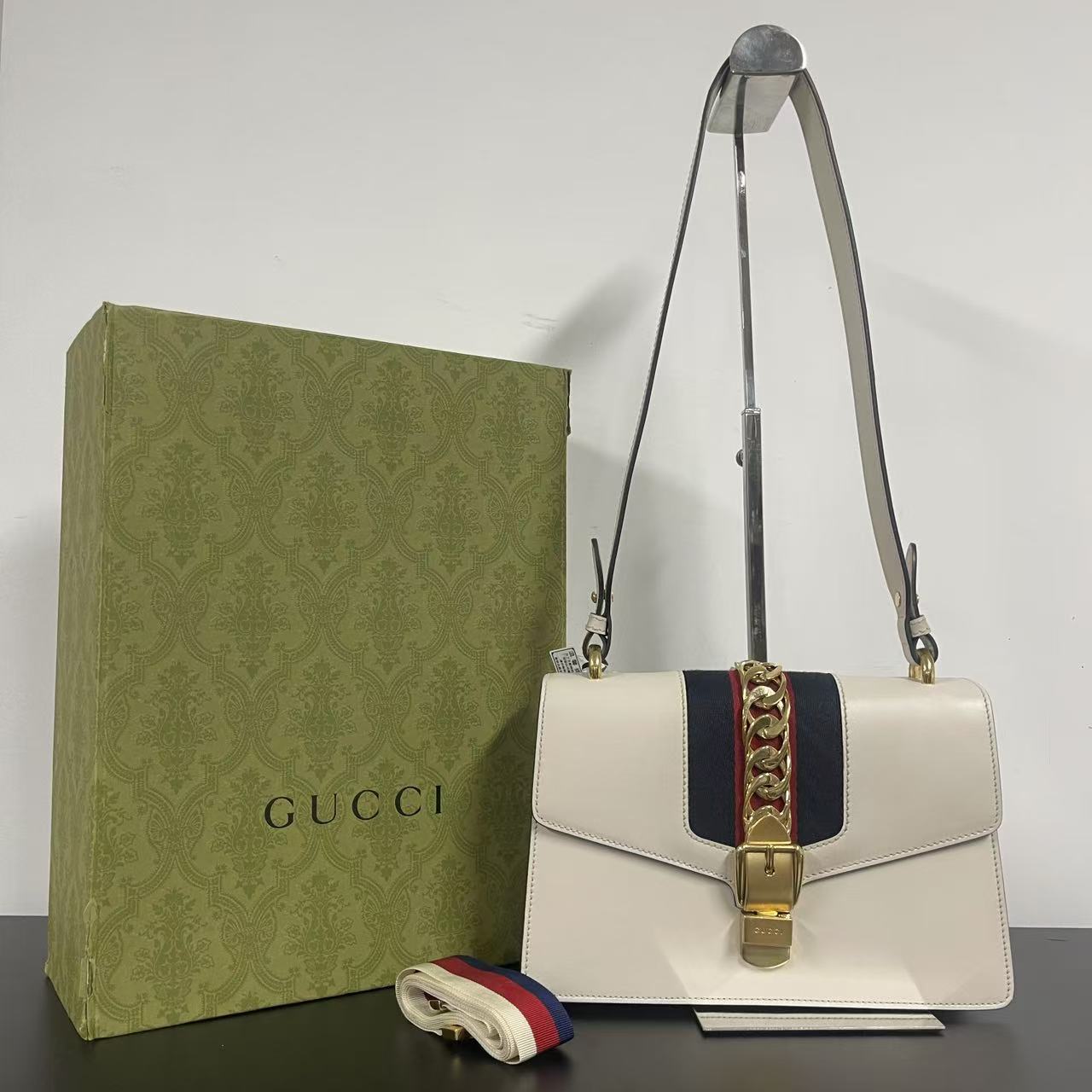 99新 GUCCI/古驰 【TVB识货】古驰白金塞尔维亚中号