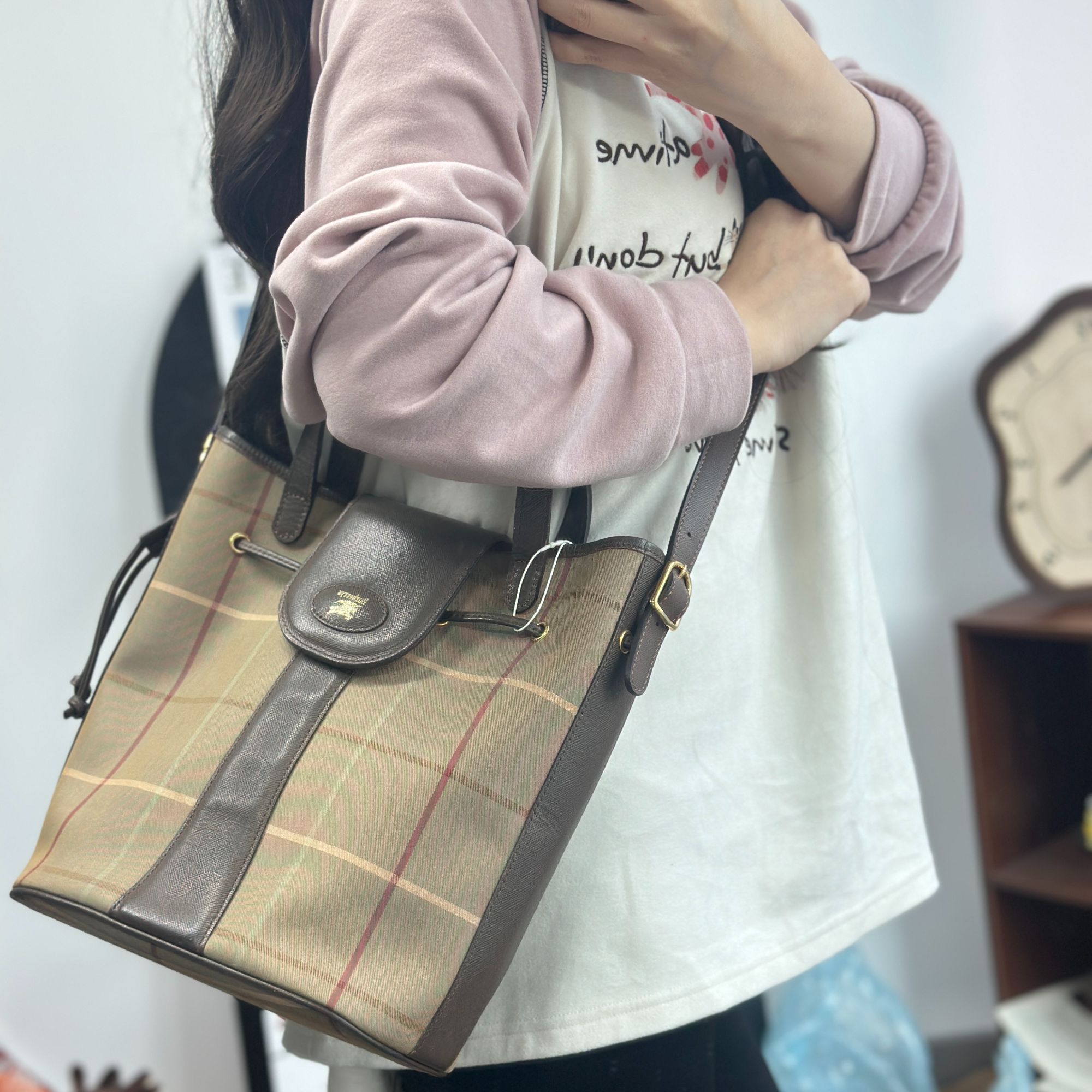 95新 BURBERRY/博柏利 水桶斜挎包/yz04