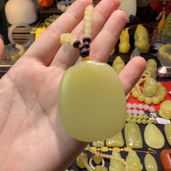 和田玉（黄玉）未镶嵌颈饰