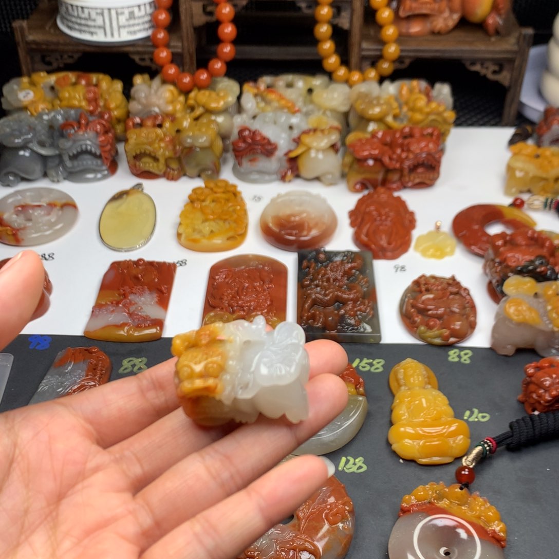 石英质玉（黄龙玉）挂件未镶嵌