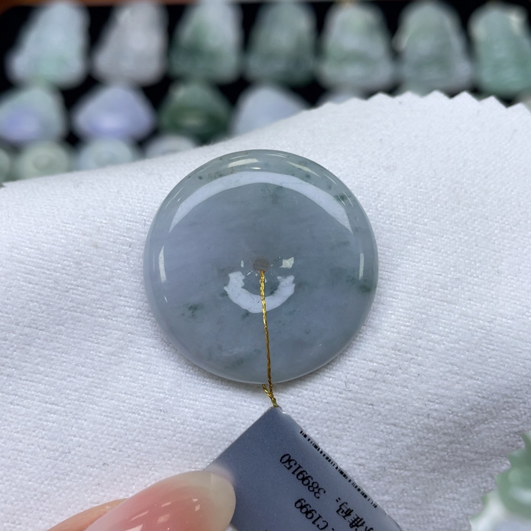 颈饰未镶嵌翡翠平安扣