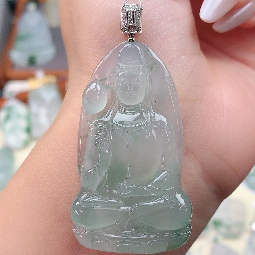 颈饰18K金镶嵌翡翠观音