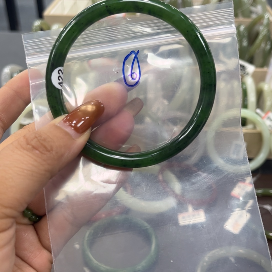 6***0和田玉未镶嵌手镯