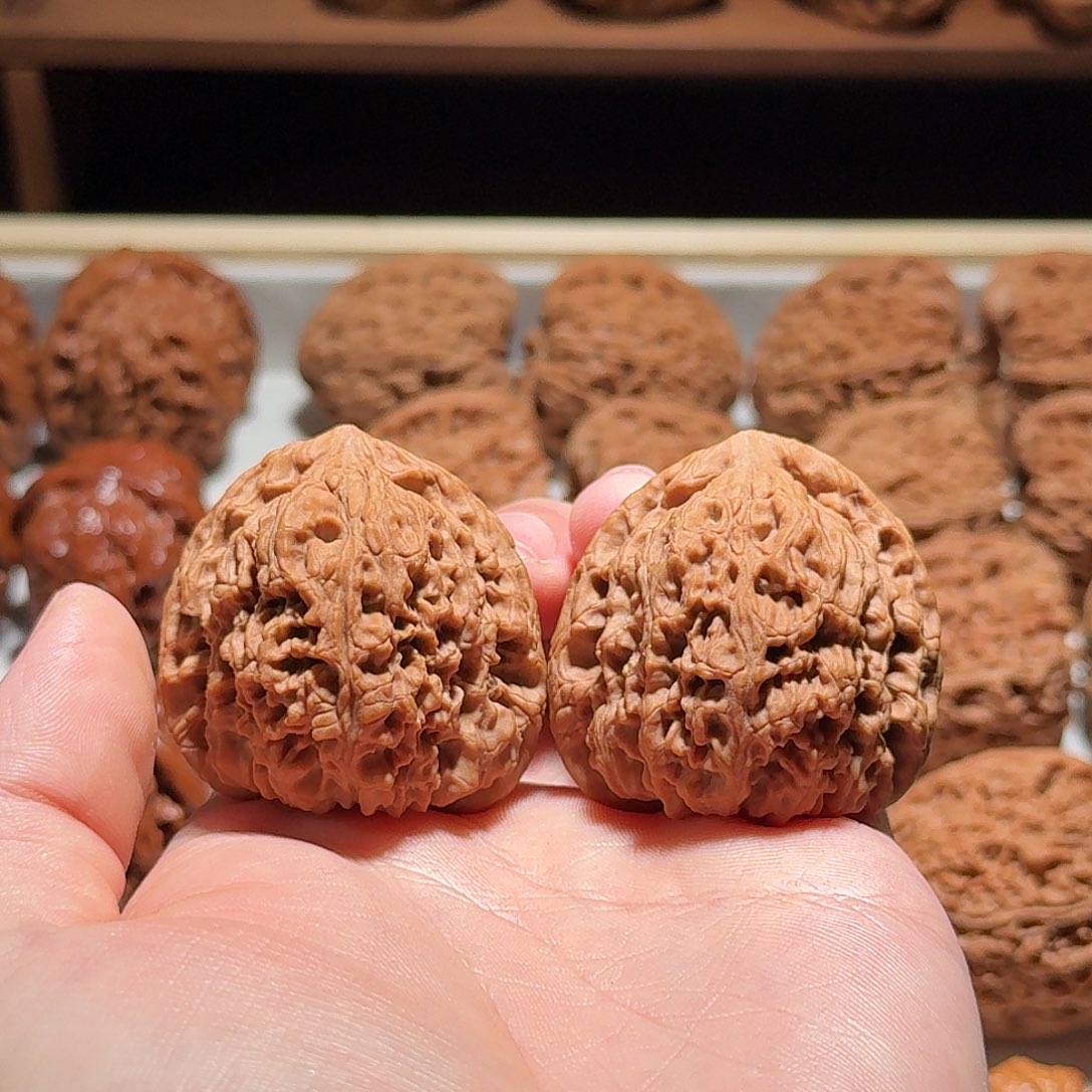 ****！把件文玩核桃顺丰到付南疆石拧花丸子文