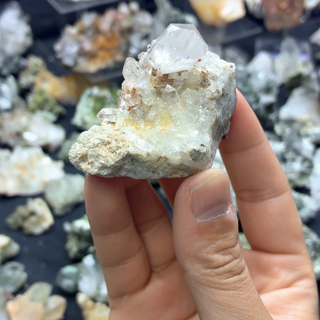 石材细闪白水晶簇
