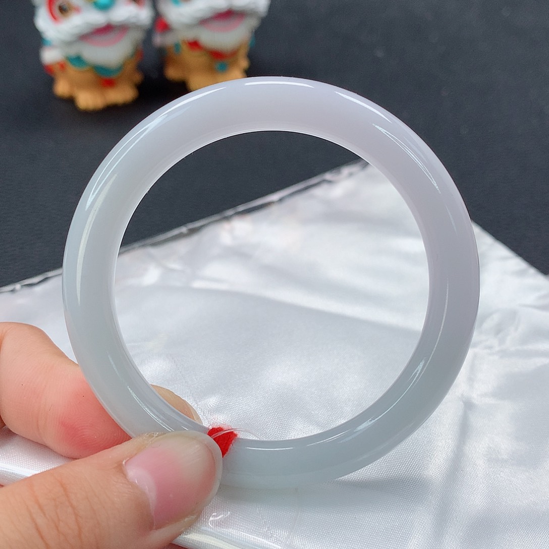 翡翠手镯未镶嵌圆条53.1 翡翠手镯151