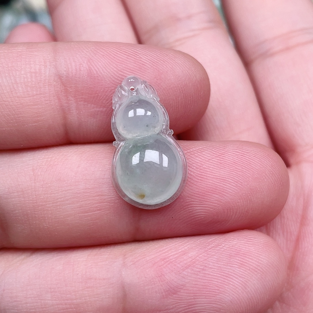 翡翠未镶嵌颈饰葫芦