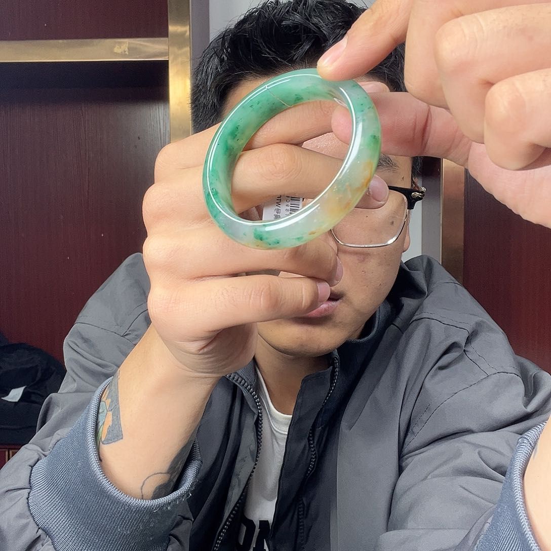 石英质玉（非洲翠）手镯未镶嵌