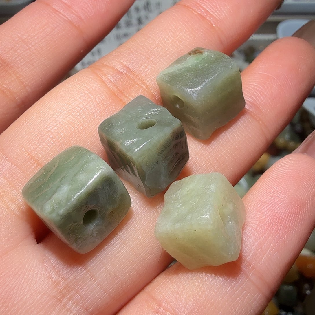 和田玉未镶嵌珠宝奇石