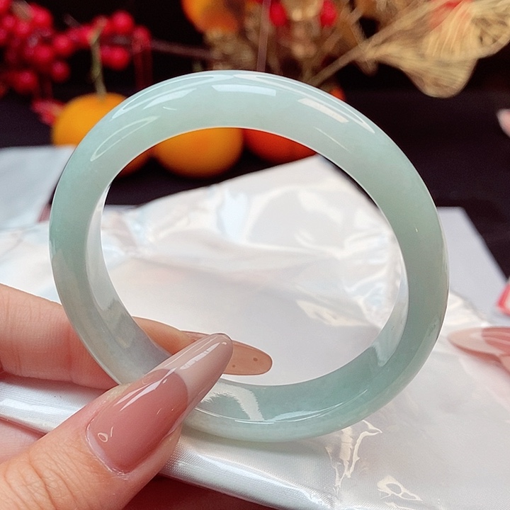 翡翠手镯未镶嵌55圈