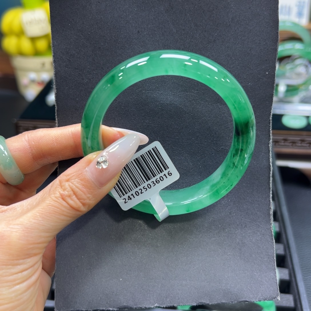 C***C石英质玉（非洲翠）未镶嵌手镯