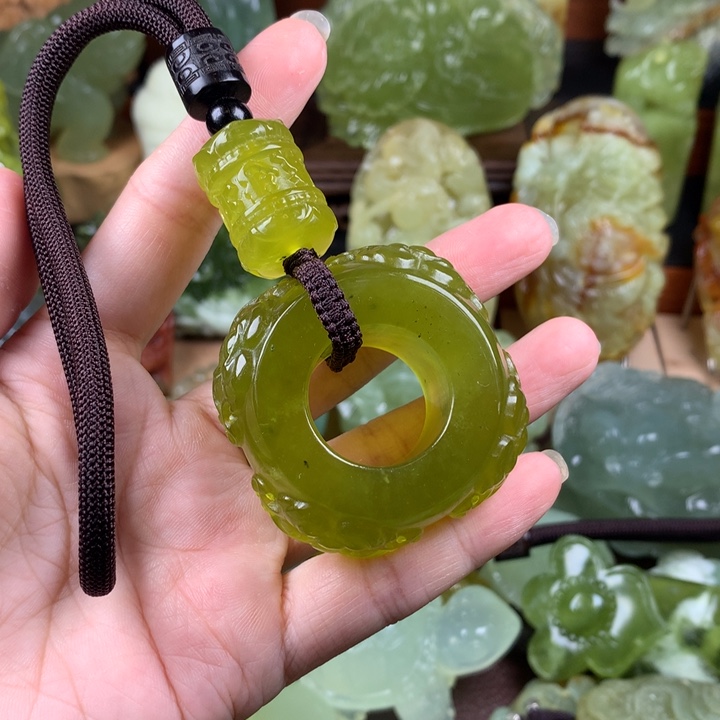 未镶嵌岫玉手把件