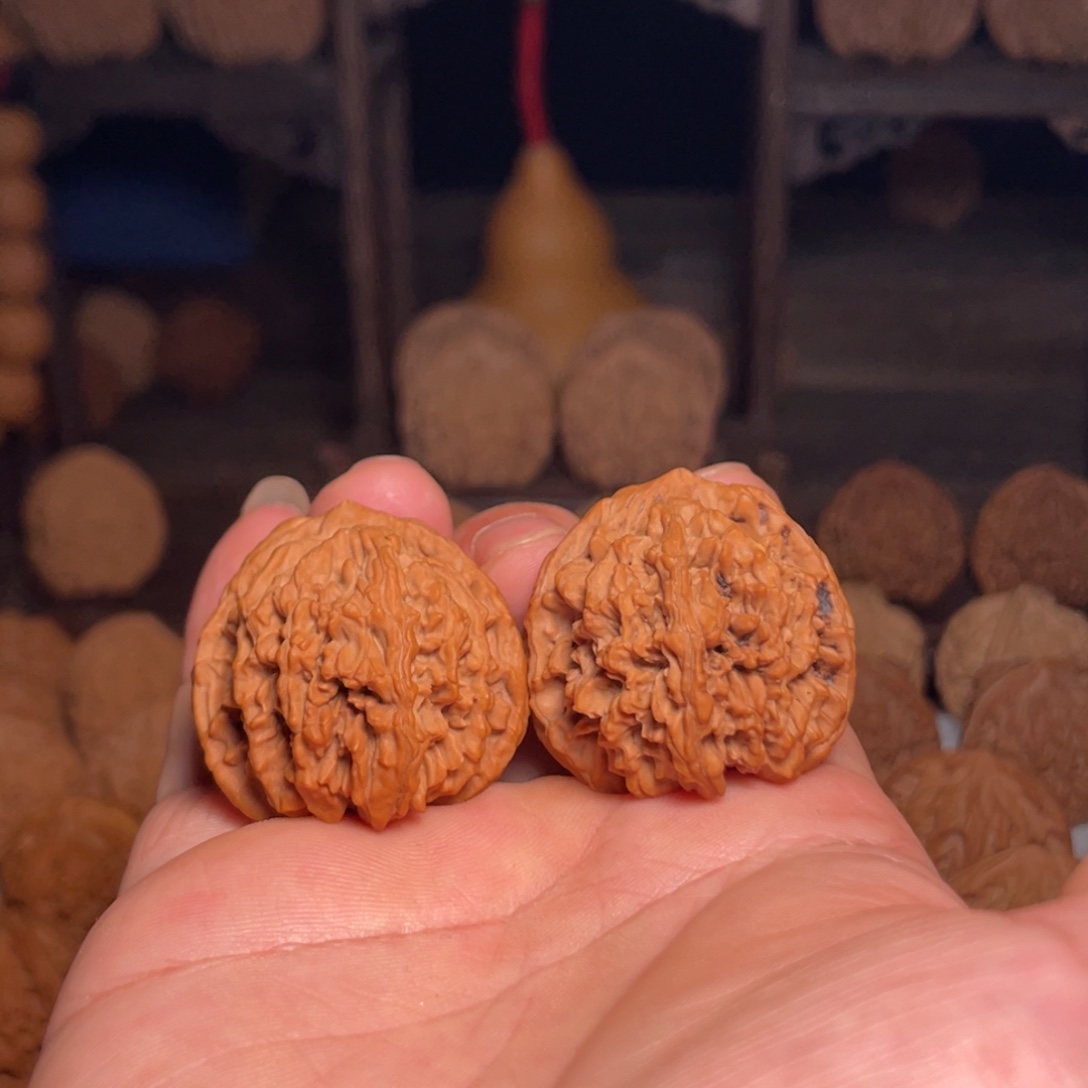 曌***.文玩核桃吊坠秘境