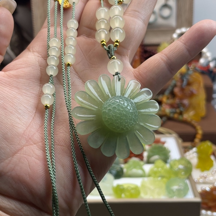 蛇纹石玉吊坠未镶嵌