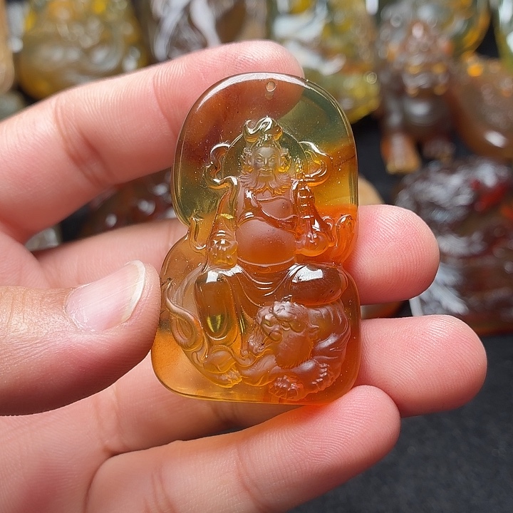 琥珀未镶嵌颈饰75