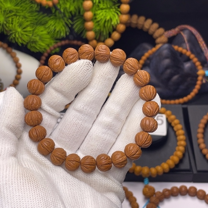 李***策吊坠桃核玉龙脊11