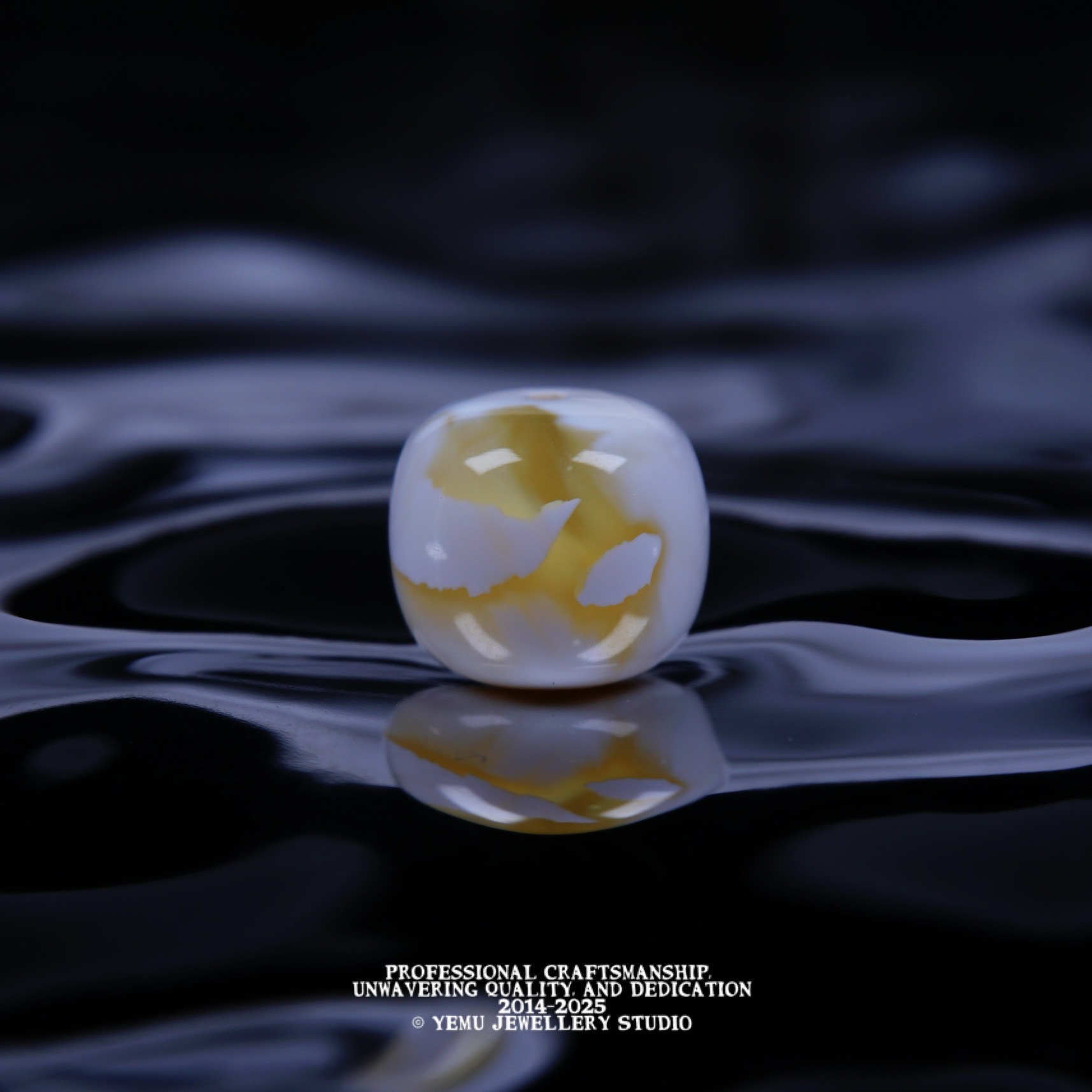 R9（10.0mm)10毫米漆白溶洞老型配珠 一物一拍 天然俄料蜜蜡